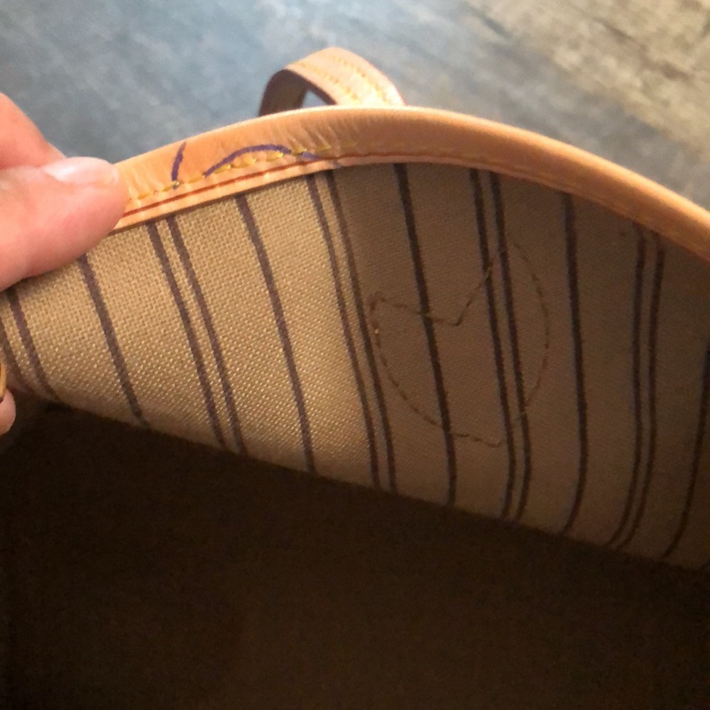 LV bag - Picture 10 of 17